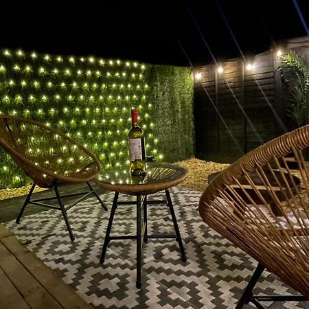 The Nest @The Outside Inn Mountfield Екстериор снимка